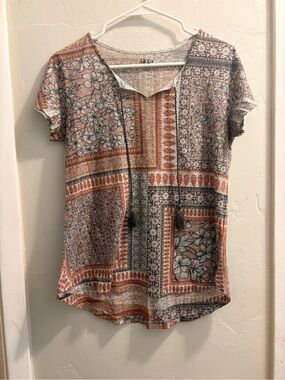 Mosaic Floral Patterned V-Neck Top